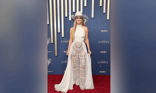 Lainey Wilson in crystal pants and cowboy hat at Emmys 2025