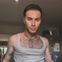 Drag Race' Star James Lee Williams, Known as 'The Vivienne,' Dead at 32.