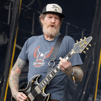 Mastodon guitarist Hinds dies in motorcycle crash.
