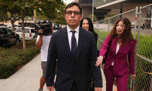 Matthew Perry’s parents delivering an emotional victim-impact statement during the sentencing hearing in Los Angeles federal court.