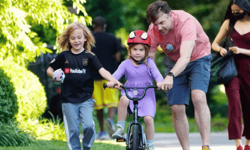 Olivia Wilde spending time with her children