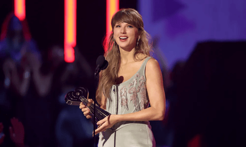 Taylor Swift posing with her Artist of the Year trophy at the 2026 iHeartRadio Music Awards.