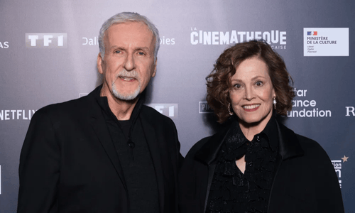 Director James Cameron and Sigourney Weaver as Ellen Ripley on the set of the 1986 film Aliens.