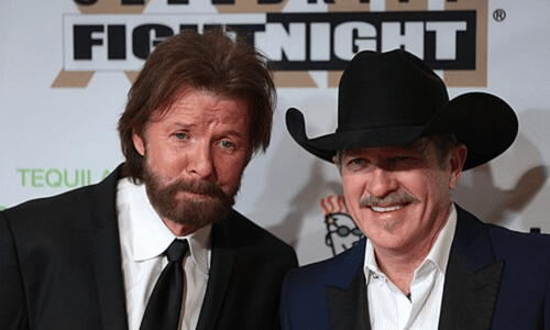 Classic country duo Kix Brooks and Ronnie Dunn performing live on stage.