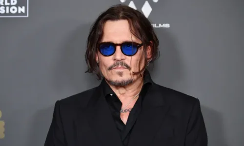Actor johnny depp in black blazer in an event