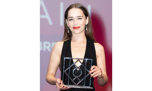 Emilia Clarke posing at a Hollywood awards event