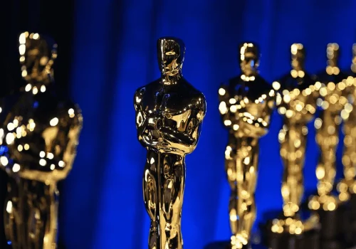 Oscars red carpet scene with photographers and award season atmosphere