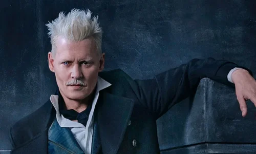 Johnny Depp as Gellert Grindelwald in Fantastic Beasts with white hair and a dark costume