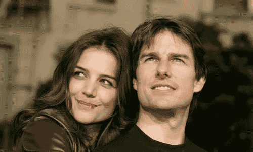 Tom Cruise and Katie Holmes posing together
