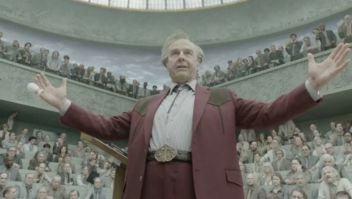 A wide shot from the movie Digger featuring an heavily aged Tom Cruise as the eccentric character Digger Rockwell.